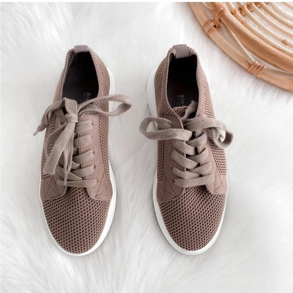 Blondo Dawson Waterproof Sneakers Taupe Tan Brown Lace Up Knit Stretch Platform
